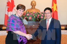 越南政府副总理兼外交部长范平明会见加拿大国际发展及法语部部长