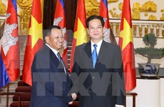 越南政府总理阮晋勇会见柬埔寨王国参议院主席赛宗