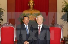 越共中央总书记阮富仲会见柬埔寨王国参议院主席赛宗