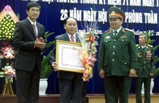 越南各地纷纷举行庆祝越南人民军建军71周年活动