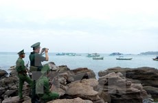 越南海军第五海区司令部工作代表团看望慰问西南部诸岛军民