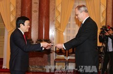 越南国家主席张晋创分别会见科威特和德国新任驻越南大使