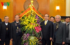越南祖国阵线中央委员会主席阮善仁会见越南天主教主教团主席