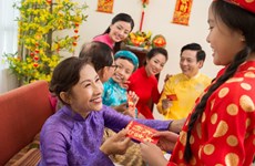 越南人春节派红包习俗