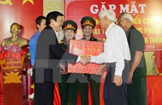 越南国家主席张晋创会见北部地区被敌人逮捕和监禁的老革命战士