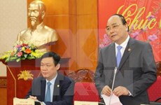 越南政府副总理阮春福探访越共中央经济部