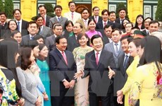 越南国家主席张晋创接见胡志明市古之县政府代表团