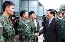 越南国家主席张晋创走访慰问第一军团干部和战士