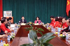 2016年越南红十字协会力争向贫困户赠送100万份春节礼物