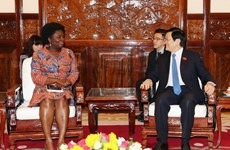 越南国家主席张晋创会见世界银行驻越首席代表维多利亚·克瓦
