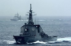 日本一潜艇两军舰访问菲律宾