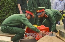 奠边省为27名在老挝牺牲的越南志愿军烈士举行追悼会
