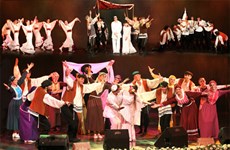 以色列献艺的Halleluya舞团的节目亮相2016年顺化文化节开幕式