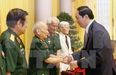 陈大光主席会见援老挝越南志愿军老指战员和老军事专家联络委员会代表