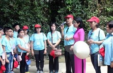 旅居泰国越南老师与学生代表团探访胡伯伯故乡