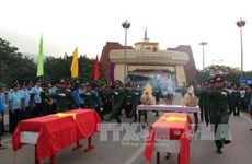 在老挝牺牲的烈士遗骸安葬仪式在广治省隆重举行