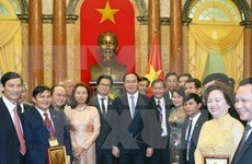 越南国家主席陈大光会见国内企业家代表