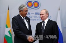 俄总统普京与东盟各成员国领导人举行双边会晤