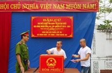 越南第十四届国会和各级人民议会代表换届选举投票活动在全国各地开始举行