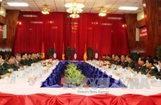 越南与老挝防长举行会谈 同意加强两国军队各领域的合作