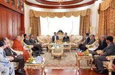 胡志明市委书记丁罗升走访慰问原老挝领导人