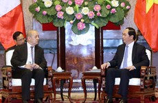 越南国家主席陈大光分别会见法国和印度国防部长