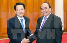 越南政府总理阮春福会见老挝外长