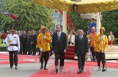 柬埔寨举行隆重仪式   热烈欢迎陈大光主席和夫人访柬