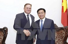 越南政府副总理王廷惠会见加拿大企业代表团