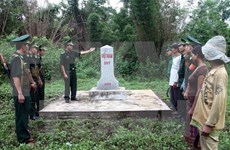 越南广治省与老挝两省完成界碑增密加固工作