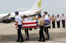 美国军人遗骸归国仪式在越南岘港市举行