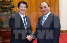 越南政府总理阮春福会见日本文部科学省副大臣富冈勉