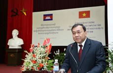 越南友好组织联合会授予柬埔寨驻越南大使“致力于各民族和平友谊纪念章”