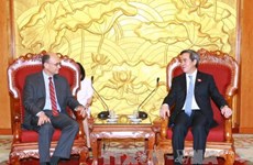 越共中央经济部部长阮文平会见美国财政部副部长内森·希茨