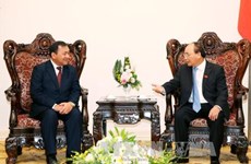 越南政府总理阮春福会见了柬埔寨驻越南大使