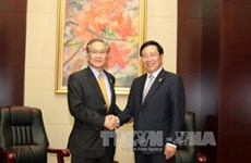 越南政府副总理兼外交部长范平明分别会见各国外长