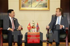 越南政府副总理兼外交部长范平明同挪威、新西兰与加拿大外长举行双边会晤
