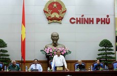 越南政府副总理张和平会见金瓯省革命有功者代表团