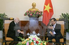 越南政府副总理兼外交部长范平明会见泰国前副总理兼外交部长陈裕财