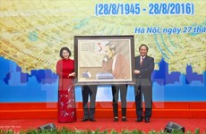 越南国会主席阮氏金银出席通信传媒部门传统日71周年纪念典礼