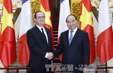 越南政府总理阮春福会见法国总统弗朗索瓦·奥朗德