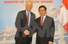 范平明与加拿大外交部长斯特凡纳•迪翁举行会谈