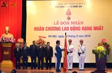 越南政府副总理武德儋向国家历史博物馆授予一级劳动勋章