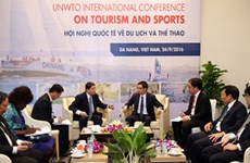 越南政府副总理武德儋会见世界旅游组织秘书长