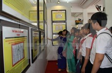 “黄沙、长沙归属越南：历史证据和法律依据”地图资料流动展会在广治省举行
