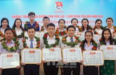 越南对112名老挝和柬埔寨优秀生予以表彰