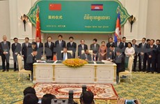 中国与柬埔寨签署31项合作协议