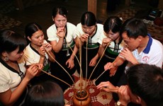 戈豪族生活中的喝竹竿酒仪式