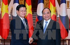 阮春福总理阮春福与老挝总理通伦•西苏里举行会谈