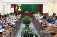 越南西南部地区事务指导委员会领导会见美国里弗赛德市市长